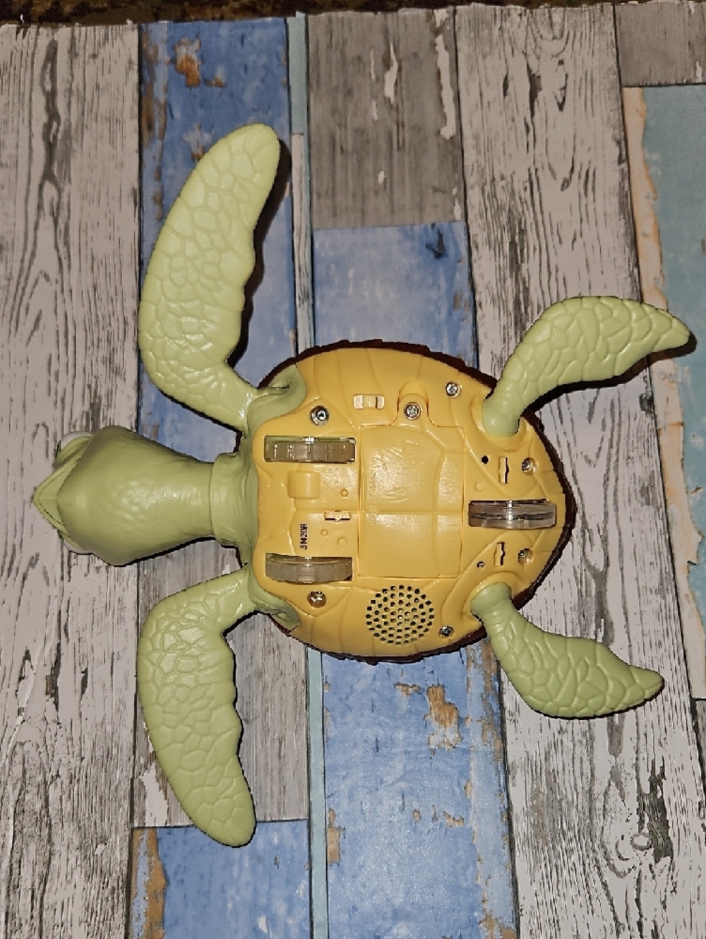 Mattel Finding Nemo "Crush" Sea Turtle Action Talking Figure - Picture 4 of 9